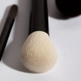 04 Cream Cheek Brush