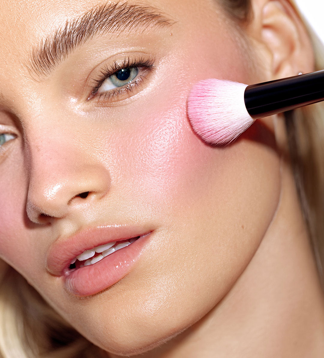 10 Maneras de Resaltar tus Mejillas